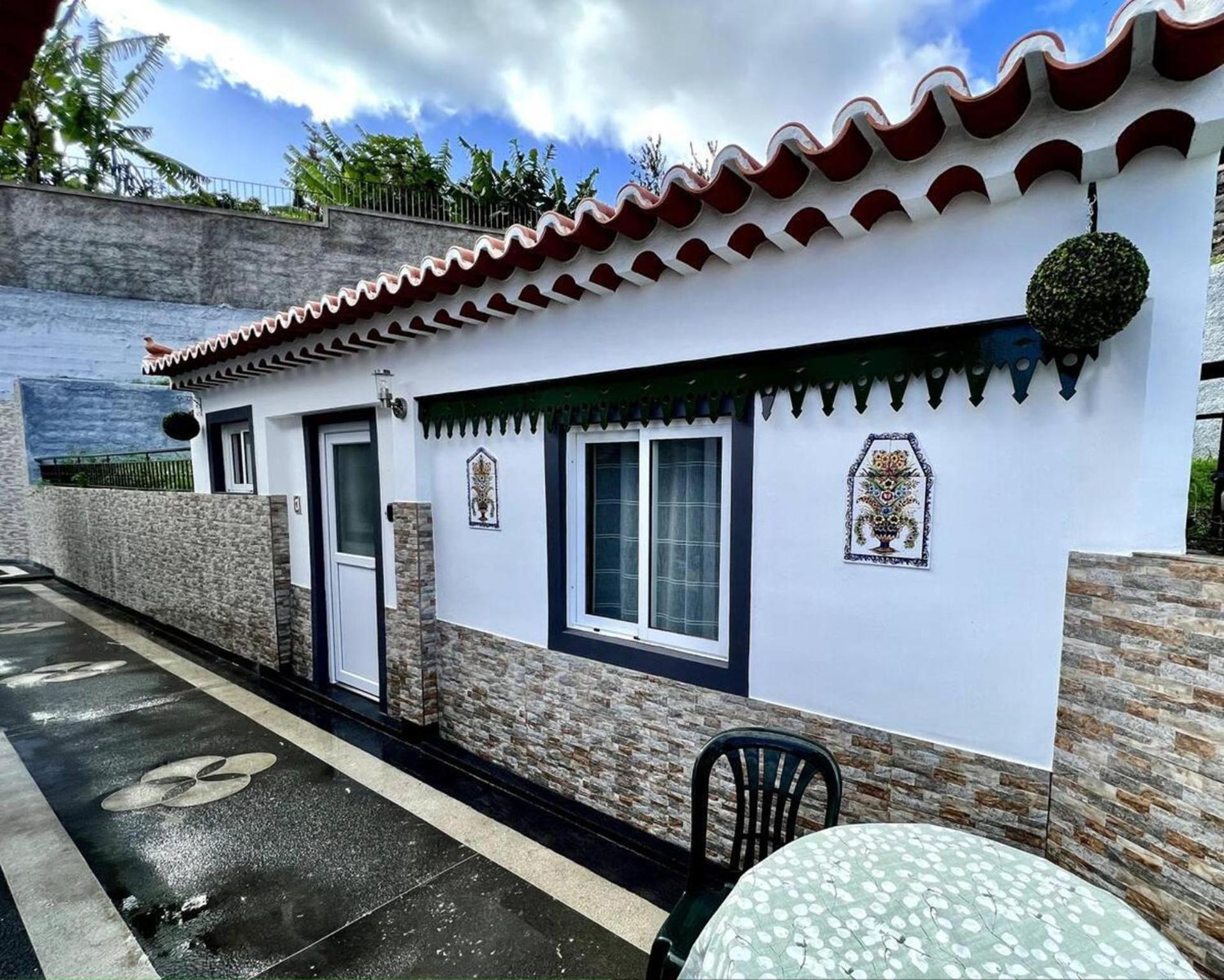 Modern Minimalist Studio With Essential Comfort Funchal  Exterior photo